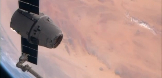 Nákladní loď Dragon dorazila k Mezinárodní vesmírné stanici.