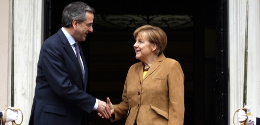 Řecko vykázalo rozpočtový přebytek. Premiér Antonis Samaras se zdraví s německou kancléřkou Angelou Merkelovou (ilustrační foto).