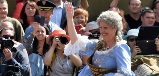 Císařovna Marie Terezie představovaná vedoucí průvodců Pražského hradu Hanou Hrdinovou.