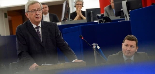 Nový šéf EK Juncker v Evropském parlamentu.