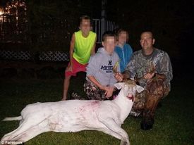 Rodina si prý nechá vycpat celé tělo jelena.