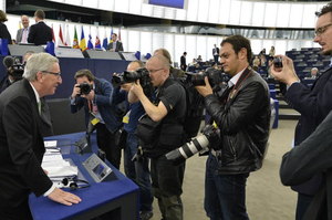 Juncker v europarlamentu - vítězství.