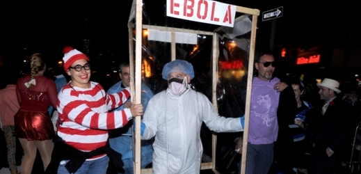 Hitem letošního Halloweenu byl virus eboly.