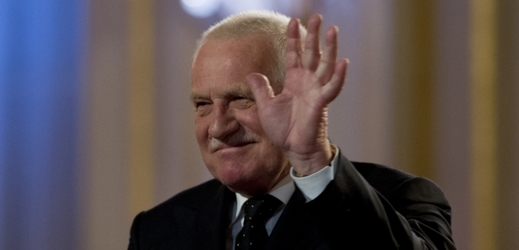 Nejoblíbenějším premiérem se podle průzkumu stal Václav Klaus.