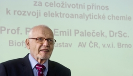 Profesor Emil Paleček.
