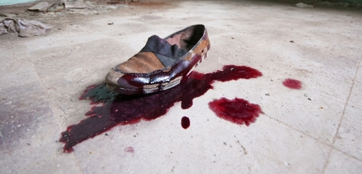 Vraha usvědčily zkrvavené boty jeho komplice (ilustrační foto).