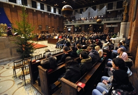 Půlnoční bohoslužby budou v Praze na Štědrý den probíhat ve čtyřech desítkách kostelů.
