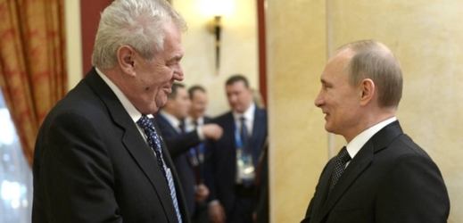 Prezident Miloš Zeman (vlevo) se 7. 2. 2014 zúčastnil slavnostní recepce pořádané ruským prezidentem Vladimirem Putinem (vpravo) při příležitosti zahájení olympijských her (ilustrační foto).