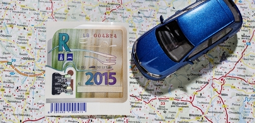 Dálniční známku pro rok 2015 musejí řidiči mít od února.