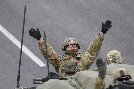 Vojáci jsou nadšení z přivítání v Česku.