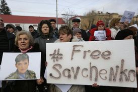 V Kyjevě před ruskou ambasádou se v únoru uskutečnila demonstrace za účelem propuštění Savčenkové.