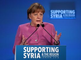 Německá kancléřka Angela Merkelová čelí kritice, Schröder ji chválí (ilustrační foto).