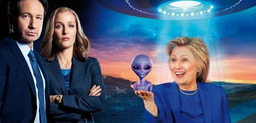 Hillary Clintonová (vpravo) žije ve svém vlastním vesmíru.