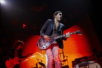 Americký rocker Lenny Kravitz vystoupí v O2 areně 2. června.
