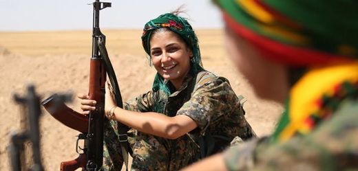 Kurdská bojovnice.