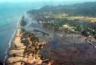 Pobřeží u města Banda Aceh, správního střediska indonéské provincie Aceh, po zásahu přívalovou vlnou cunami.