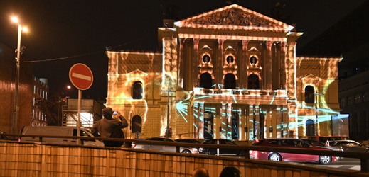 Videomapping na budově Stání opery. 