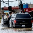 V Kalifornii hrozí nové záplavy, silné srážky zasahují také severovýchod USA.